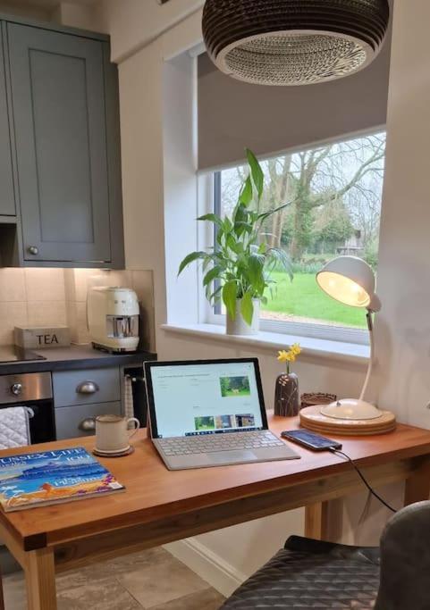 Holiday home The Old Barn Annexe, Cosy Stay, Close Drive To City, Beach, South Downs & Goodwood