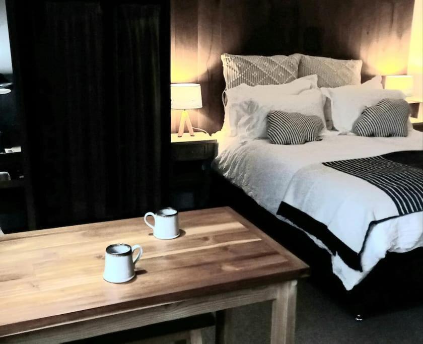 The Old Barn Annexe, Cosy Stay, Close Drive To City, Beach, South Downs & Goodwood Holiday home